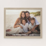 Einfache 1-Foto-Gesamtabdeckung - unkompliziertes<br><div class="desc">Verwenden Sie ein horizontales oder landschaftliches Foto und machen Sie ein einzigartiges und trendiges Foto-Rätsel. Dieses moderne minimale Design beinhaltet einen Rahmen in einer Farbe Ihrer Wahl (im erweiterten Designbereich ändern) und eine einfache Textzeile, um beliebige Namen und andere Veranstaltungsinformationen hinzuzufügen. Wenn Sie etwas bewegen möchten, klicken Sie auf die...</div>