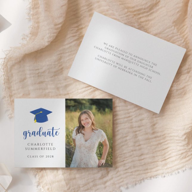 Einfache Ankündigung von Foto Blue & White Abschlu (Von Creator hochgeladen)