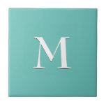 Einfache AQUAMARINE Keramik Fliese<br><div class="desc">Einfache,  elegante aquamarine Keramik mit optionalem,  anpassbarem Monogramm. Für die Koordination mit Musiknoten. Löschen Sie das Monogramm für schlichte Kachel. Erhältlich in anderen Farben und mit passenden Gegenständen.</div>