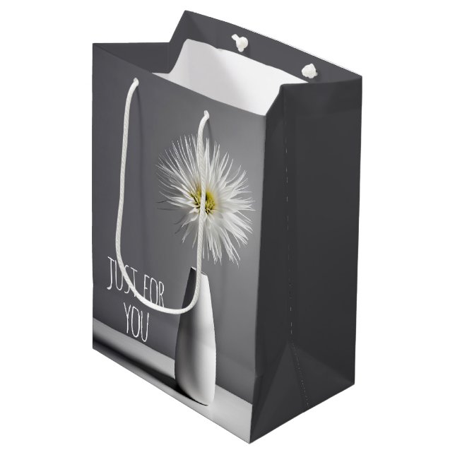 Einfache Blume in Vase Mittlere Geschenktüte (Vorderseite Schrägansicht)
