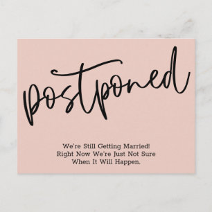 Einfache Blush-Ankündigung verzögert Hochzeit Postkarte