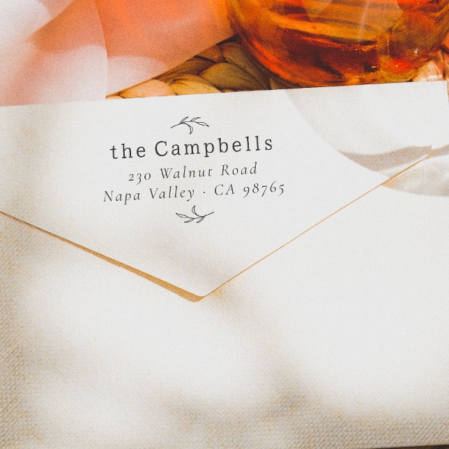 Einfache botanische Familienname und Rücksendeadre Permastempel (Rubber Stamp Mock-up)