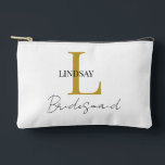 Einfache Bridesmaid-Geschenk-Monogramm, Name Zubehörtasche<br><div class="desc">Feiern Sie Ihre Brautjungfrauen mit unserem Personalisierten Bridesmaid Accessoires Pouch! Dieser elegante Beutel kann mit seinem Monogramm und seinem Namen individuell gestaltet werden, was ihn zu einem nachdenklichen und einzigartigen Geschenk macht, das sie lange nach Ihrem besonderen Tag schätzen werden. Dieser Beutel eignet sich perfekt zum Anhalten von Schminken, Schmuck...</div>