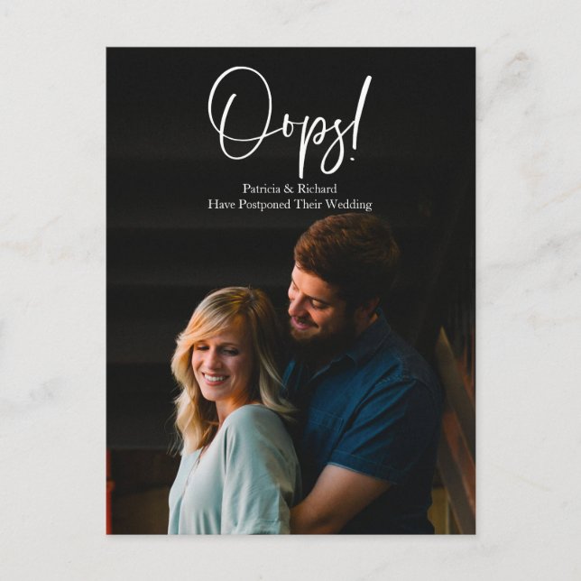 Einfache Chic Oops Hochzeit verzögert Ankündigung Postkarte (Vorderseite)