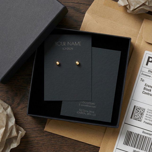 Einfache dunkle Ohrkarte (Simple dark earring display card.)