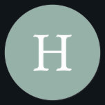Einfache Einseitiges Grünes Monogramm Hochzeit Runder Aufkleber<br><div class="desc">Einfache und dennoch elegante Hochzeitsaufkleber mit dem Monogramm in einem weißen Serif-Schriftart über einem schlängelgrünen Hintergrund. Die Schriftart- und Hintergrundfarben können in beliebig viele Farben geändert werden. Ein einfaches und schlichtes Design,  das immer noch als stilvoll erscheint. Diese modernen und minimalistischen Aufkleber machen großartige Umschlag Aufkleber.</div>