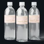 Einfache Elegant Flourish Blush Pink & Gold Weddin<br><div class="desc">These beautiful water bottle labels will make your wedding celebration all the more special. They Feature hat einfach yet elegant design with gold script lettering on blush pink background with a vintage gold filigree floral border. There are spaces to enter the wedding paar Names as well as the wedding datiert....</div>