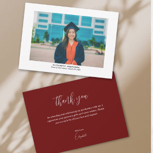 Einfache Elegante Burgundy Graduate Foto Abschluss Dankeskarte