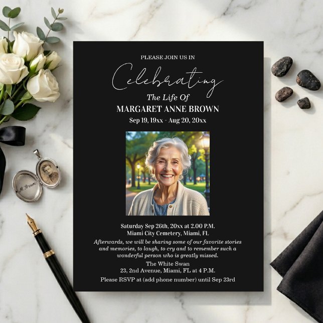 Einfache elegante Feier des Lebens Foto  Postkarte (Von Creator hochgeladen)