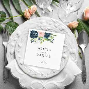 Einfache, elegante Hochzeit mit Blumen Serviette