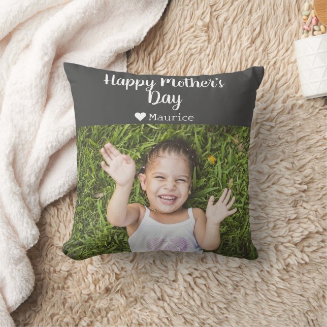 Einfache Elegante Modern Mothers Day Foto Name Kissen (Decke)