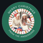 Einfache Elegante Round Christmas Foto Familiennam Runder Aufkleber<br><div class="desc">Einfache Elegante Round Christmas Foto Familienname</div>
