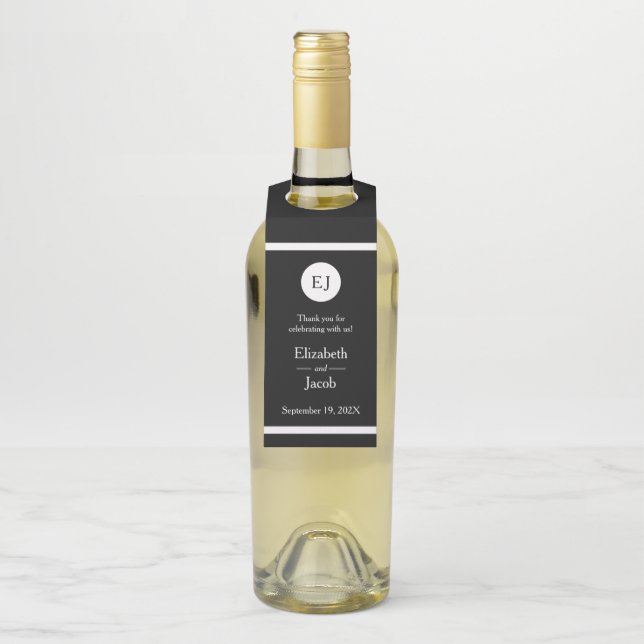 Einfache elegante Schwarz-Weiß-Hochzeit Flaschenanhänger (Auf Flasche)