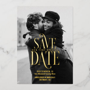 Einfache elegante Typografie Foto Save The Date Folieneinladung