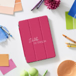 Einfache Elegantenbezeichnung Modern iPad Pro Cover<br><div class="desc">Moderne Magenta / Fuschia rosa iPad Abdeckung mit einem einfachen und minimalen Design personalisiert mit Ihrem Namen in einem eleganten Drehbuch und zeitgenössischen Sans Serif Schriftart.</div>