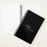 Einfache Elegantenbezeichnung Modern Planer<br><div class="desc">Moderner und beruflicher schwarzer Businessplaner mit einem einfachen und minimalen Design mit Ihrem Namen in einem eleganten Drehbuch und zeitgenössischen Sans Serif Schriftart.</div>
