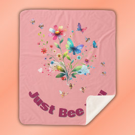 Einfache florale Wasserfarbenmonogramm-Biene auf R Sherpadecke