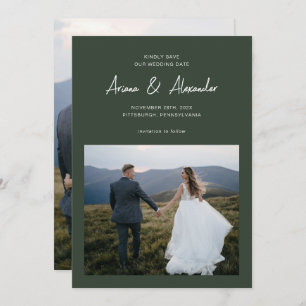 Einfache Forest Green Script Foto Hochzeit Save The Date