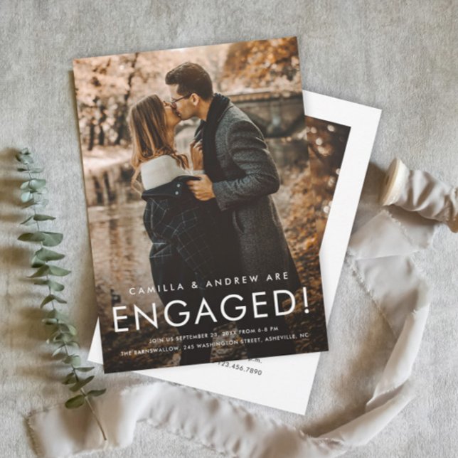 Einfache Foto-Hochzeitsparty vom Typ 2 Einladung (Simple Photo Wedding Engagement Party Invitation with Modern Typography Overlay.)