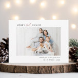 Einfache, fröhliche und helle Foto Landschaft Feiertagskarte<br><div class="desc">Moderne und einfache Weihnachten | Holiday Fotokarte mit grün-weißem Kiefernzweig auf der Rückseite. Für eine erweiterte Anpassung dieses Designs klicken Sie bitte auf die SCHALTFLÄCHE BLUE DESIGN TOOL,  um Schriftart,  Größe und Farbe zu ändern.</div>