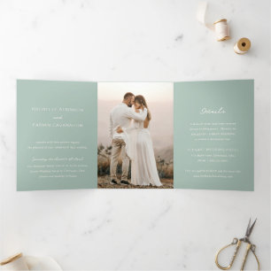 Einfache gedämpfte grüne Foto elegante Hochzeit Dreifach Gefaltete Einladung