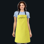 Einfache, gelbe schwarze Chic Elegant Name Script- Schürze<br><div class="desc">Simple Yellow Black Chic Elegant Name Script Schürze Brighten Your Culinary Journey: Diese lebhafte, gelbe Schürze mit einem wunderbar kontrastreichen schwarzen Drehbuch ist nicht nur ein Kleidungsstück, sondern eine fröhliche Begleitung zu ihren Bemühungen, Backen, Kochen oder Gartenarbeit zu leisten. Der personalisierte Name, der in eleganten Schmuckstücken mit langen Schwänzen geschrieben...</div>