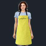 Einfache, gelbe schwarze Chic Elegant Name Script- Schürze<br><div class="desc">Simple Yellow Black Chic Elegant Name Script Schürze Brighten Your Culinary Journey: Diese lebhafte, gelbe Schürze mit einem wunderbar kontrastreichen schwarzen Drehbuch ist nicht nur ein Kleidungsstück, sondern eine fröhliche Begleitung zu ihren Bemühungen, Backen, Kochen oder Gartenarbeit zu leisten. Der personalisierte Name, der in eleganten Schmuckstücken mit langen Schwänzen geschrieben...</div>