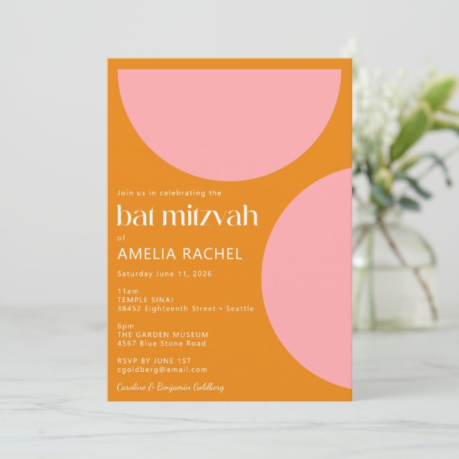 Einfache geometrische Formen Rosa Orange Bat Mitzv Einladung (Stehend Vorderseite)