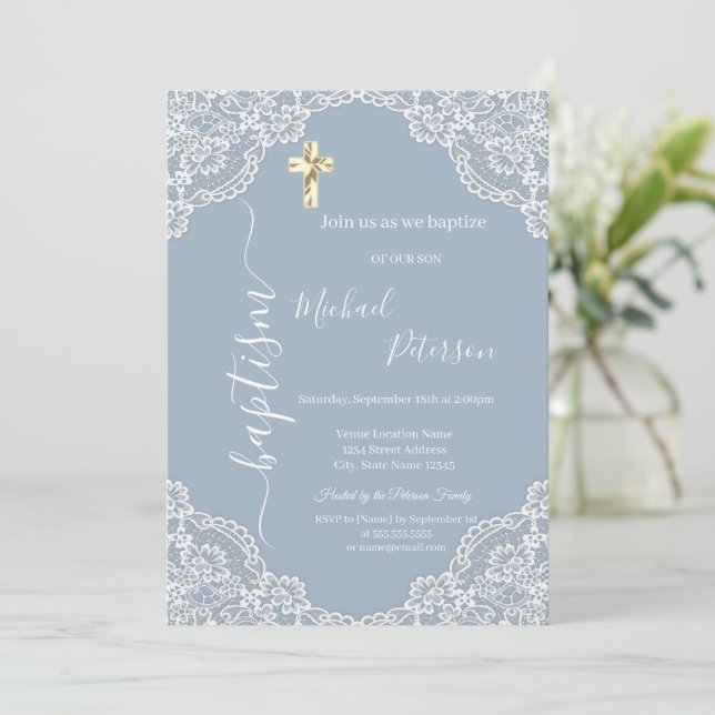 Einfache Gold Cross-Lace Taufe Dusty Blue Einladung (Stehend Vorderseite)