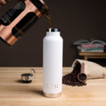 Einfache Gold Monogram Elegant Minimalistisch Mode Trinkflasche<br><div class="desc">Einfache Gold- und Weißwasserflasche mit modernem und dennoch elegantem Design und zwei Buchstaben-Monogramm in einem klassischen Serif-Schriftart. Ein minimalistisches Design,  das elegant und stilvoll wirkt.</div>