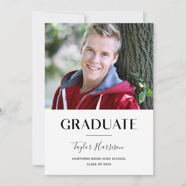 Einfache Graduate Black & White 2023 Abschluss Einladung (Vorderseite)