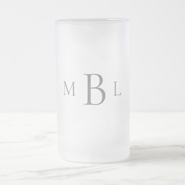 Einfache graue Monogramm-Hochzeit Mattglas Bierglas (Mittel)