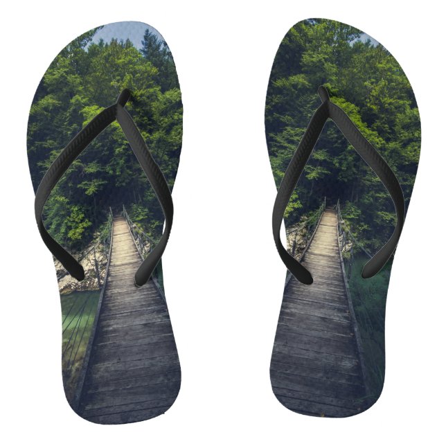 Einfache Hängebrücke über den Fluss Idrijca, Slove Flip Flops (Fußbett)