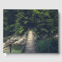 Einfache Hängebrücke über den Fluss Idrijca, Slove