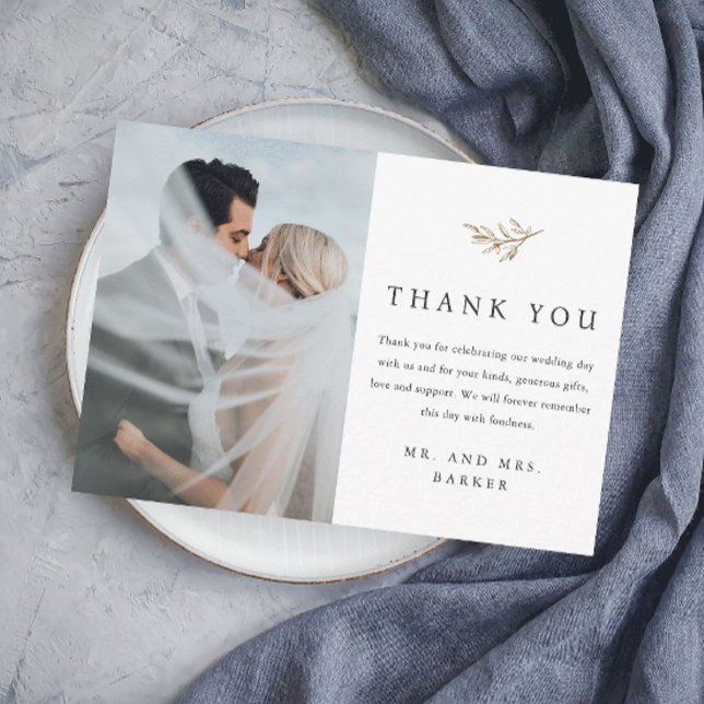 Einfache Hochzeit des Fotos der Goldzweigstelle Dankeskarte (Elegant simple wedding photo thank you card with minimal greenery leaves gold branch detail.)
