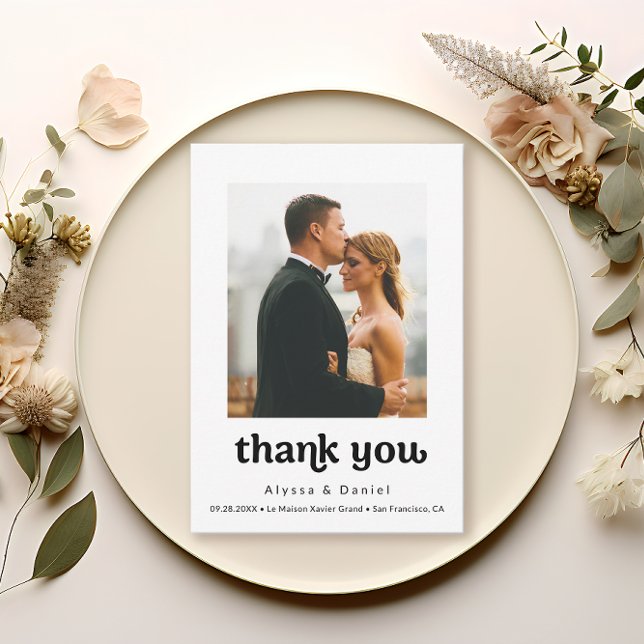 Einfache Hochzeit des modernen Fotos Vielen Dank Dankeskarte (Memorable, simple, chic 
wedding photo thank you cards.)