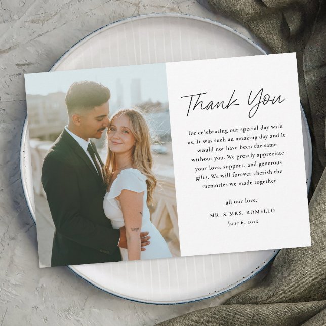 Einfache Hochzeit mit schwarzem und weißem Foto Dankeskarte (Simple Modern Script Black and White Wedding Photo Thank You Card.)