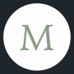 Einfache Hochzeit von Gartengrün und Weiß Runder Aufkleber<br><div class="desc">Einfache,  aber elegante Hochzeitsaufkleber mit einem ersten Monogramm,  in einem grünen Serif-Schriftart auf weißem Hintergrund. Dieses einfache und schlichte Design ist perfekt für einen minimalistischen Stil. Diese schicken und stilvollen Aufkleber machen großartige Umschlag Aufkleber.</div>