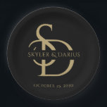 Einfache Hochzeitsmonogramm Personalisiert mit Nam Pappteller<br><div class="desc">Stärken Sie Ihre Feier mit unseren Simple Wedding Monogram Personalisiert mit Name Paper Tellern, die für jede Veranstaltung eine Touch Eleganz schaffen. Diese mit Monogramm Teller in Schwarz und Gold sind perfekt für Hochzeiten, Jubiläen, Proben oder jeden besondere Anlass, an dem Sie gewollt haben, einen bleibenden Eindruck zu machen. Jede...</div>
