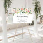 Einfache horizontale Probe Begrüßungszeichen Poster<br><div class="desc">Dieses schlichte Begrüßungsschild für das Abendessen in horizontaler Probe ist perfekt für eine tropische Hochzeitsfeier-Probe. Die hübschen Rose in Weiß,  Rosa und Rosa sind mit blauen,  handbemalten Pflanzen geschmückt,  die in grünes Blattwerk eingebettet sind und die künstlerische Schönheit inspiriert haben.</div>