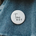 Einfache Junge des modernen neutralen Geschlechts Button<br><div class="desc">Feiern Sie Ihre Kleine mit unserem einfachen, modernen, neutralen Gender-Knopf, mit einem minimalistischen Schwarz-Weiß-Design, das modern und hübsch ist. Das moderne, geschlechtsneutrale Ambiente mit seiner sauberen, boho-inspiriert Ästhetik eignet sich perfekt, um einen kleinen Jungen oder ein Mädchen zu jeder Jahreszeit willkommen zu heißen - sei es im Herbst, im Winter,...</div>