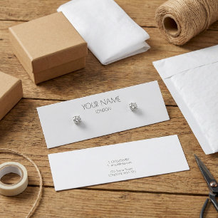 Einfache Karte mit weißem Ohrring