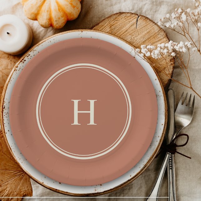 Einfache klassische Elegante Monogram auf der Terr Pappteller (A simple elegant look, these disposable paper plates are great to have on hand.)