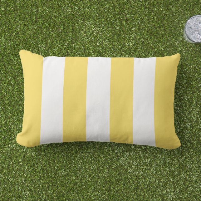 Einfache klassische, hellgelbe Cabana Streifen Kissen Für Draußen (Gras)