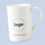 Einfache Logos und Texte Prozellantasse<br><div class="desc">Einfaches Logo und benutzerdefinierter Text für Ihr Unternehmen. Ersetzen Sie das Logo und den Text durch Ihren eigenen, um es anzupassen. Nutzen Sie sie selbst, geben Sie sie Ihren Mitarbeitern und Mitarbeitern, verkaufen sie an Kunden und Kunden oder geben sie als Werbematerial ab, um die Kundenbindung inspirieren. Ideal für ein...</div>