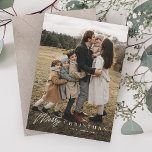 Einfache Merry Script 3 Foto Weihnachten<br><div class="desc">Einfach Frohe Weihnachten 3 Foto Weihnachtskarte mit weißer Overlay-Typografie auf der Vorderseite und 2 Fotos und persönliche Nachricht auf der Rückseite. Klicken Sie auf die Schaltfläche Bearbeiten/Personalisieren,  um dieses Design mit Ihren Fotos und Texten anzupassen.</div>