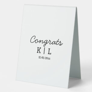 Einfache minimale Gratulation mit Buchstaben Monog Tischaufsteller