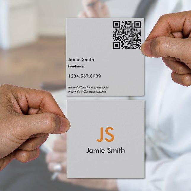 Einfache Minimalistische Initialen Schwarz, Orange Quadratische Visitenkarte (Simple Minimalist Initials Black, Orange & Gray Square Business Card)