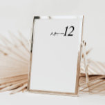 Einfache Minimalistische Schwarz-Weiß-Tischnummer Tischnummer<br><div class="desc">Dieses elegante und schlichte Design verleiht Ihren Tischen eine Touch von Eleganz. Mit einem klassischen Schwarz-Weiß-Farbschema ergänzt es problemlos verschiedene Hochzeitthemen. Mit diesen Tischnummern können Ihre Gäste leicht ihre Tische ausfindig machen,  während Sie an Ihrem Hochzeitsempfang eine stilvolle,  minimalistische Ästhetik hinzufügen.</div>