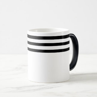 Einfache minimalistische schwarz-weiße Streifen Verwandlungstasse